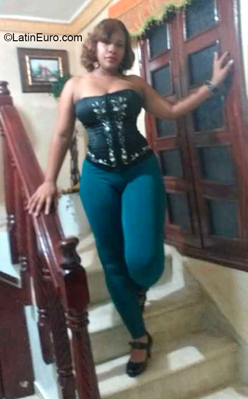 Date this stunning Dominican Republic girl Katherine from Santo Domingo DO37722