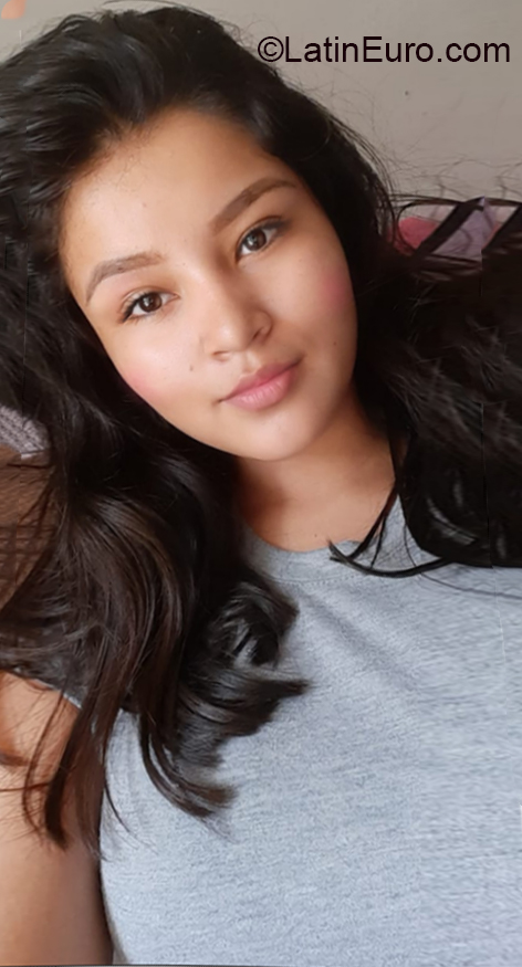 Date this pretty Colombia girl Daniela from Bucaramanga CO26762