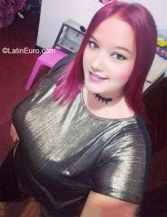 Date this happy Colombia girl Yulieth from Armenia CO26775