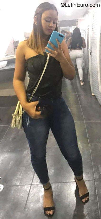 Date this beautiful Dominican Republic girl Lizmar from Santiago DO37371