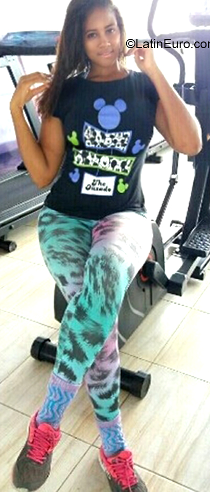 Date this georgeous Brazil girl Nataly from Salvador BR11043