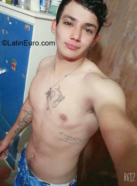 Date this hot Argentina man Ric from Bariloche AR341