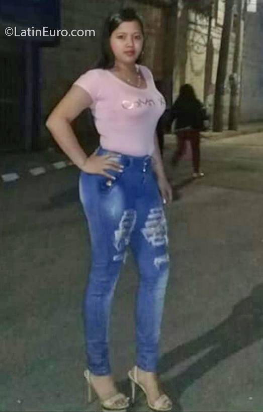 Date this pretty Colombia girl Lina from Barranquilla CO26902