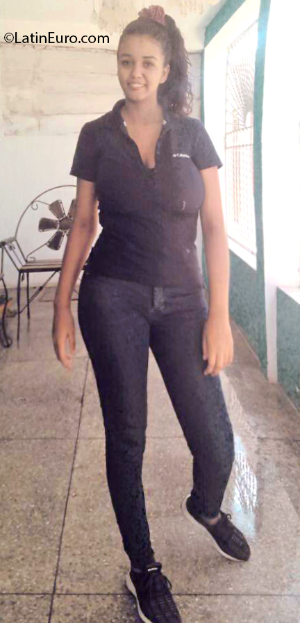 Date this funny Venezuela girl Sara from Cumana VE3027