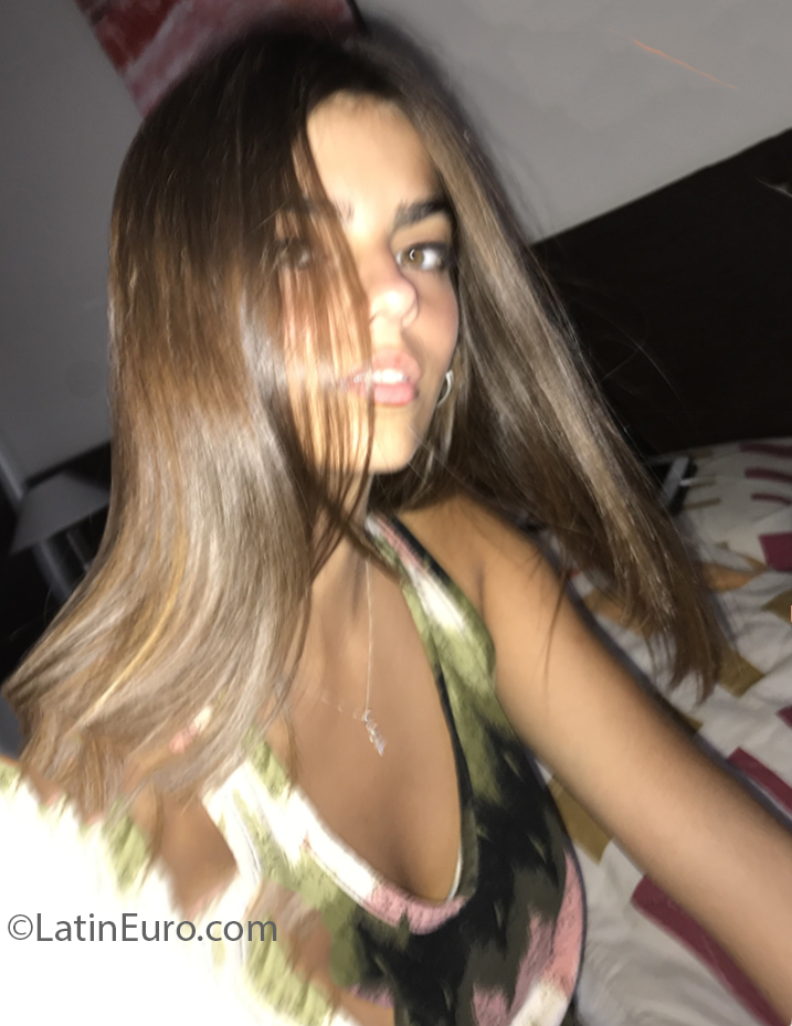 Date this georgeous Argentina girl Eleonor from Cordoba AR353