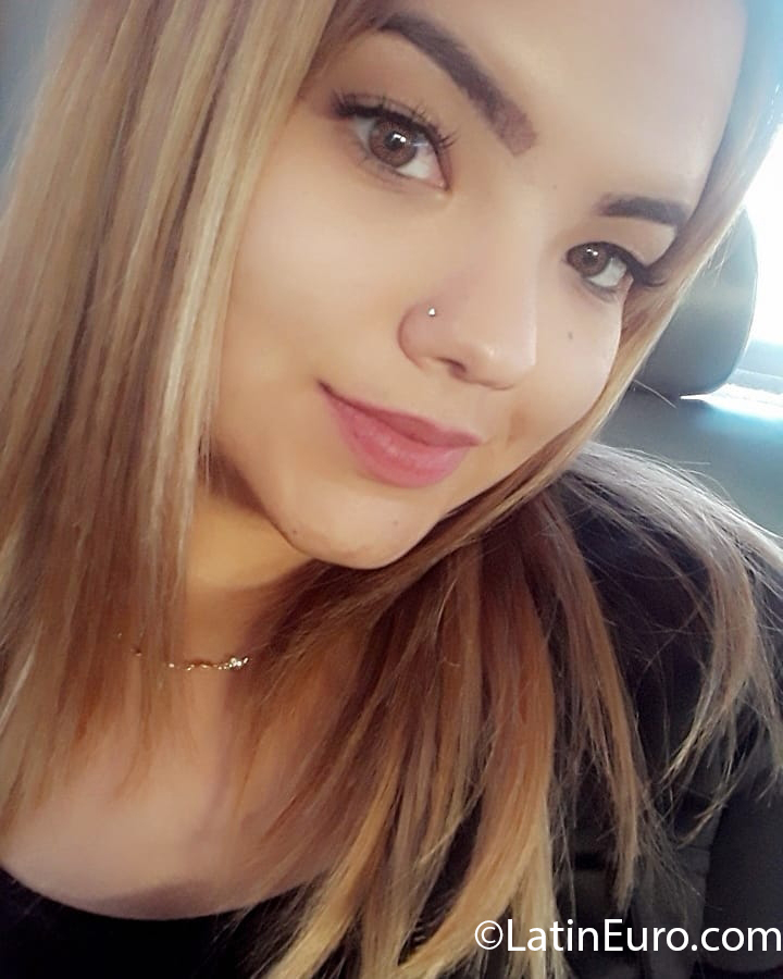 Date this pretty Venezuela girl Andrea from Miranda VE3034