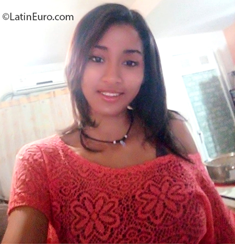 Date this hard body Dominican Republic girl Adriana from Caracas DO37591