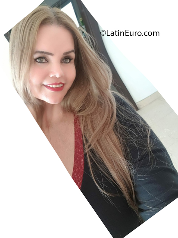 Date this sensual Colombia girl Martha from Cartagena CO26950