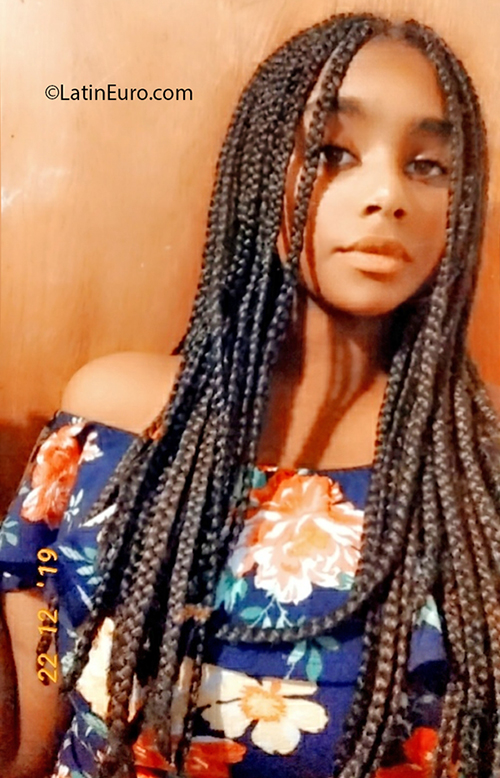 Date this funny Dominican Republic girl Carolina from La Romana DO37616