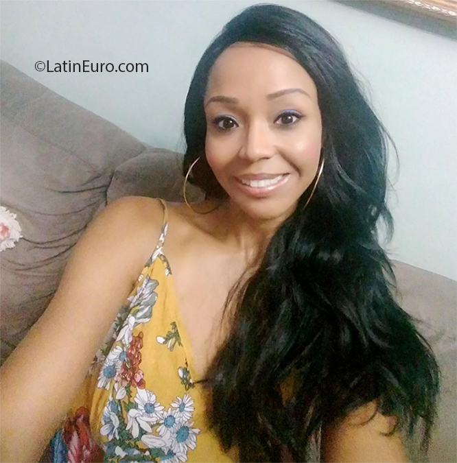 Date this lovely Brazil girl Jaqueline from Rio De Janeiro BR12427