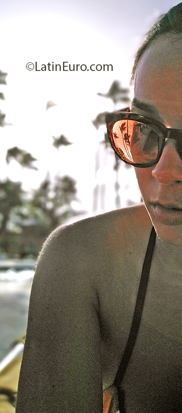 Date this good-looking Brazil girl Bruna from Aracaju BR11089