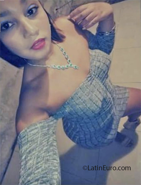 Date this tall Dominican Republic girl Yokari from Santo Domingo DO37705