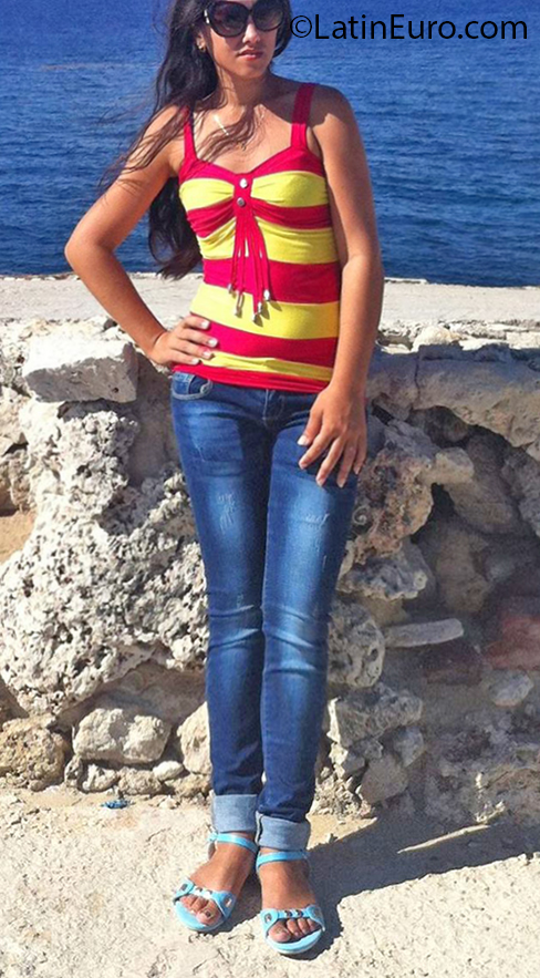 Date this voluptuous Cuba girl Heidi from Havana CU668