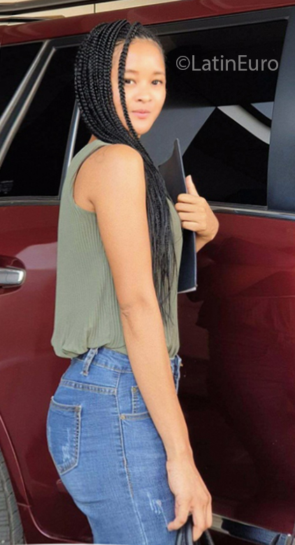 Date this charming Guinea girl Chinosa from Malabo GN4