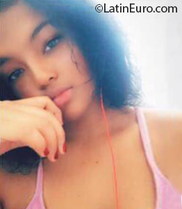 Date this foxy Dominican Republic girl Manelik from La romana DO37773