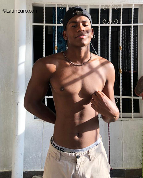 Date this gorgeous Colombia man Daniel from Cali CO27089