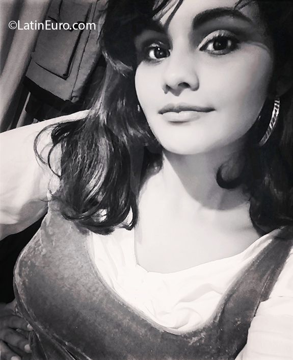 Date this gorgeous Argentina girl Vani from Buenos Aires AR379