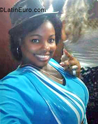 Date this voluptuous Cuba girl Daylin from Havana CU673