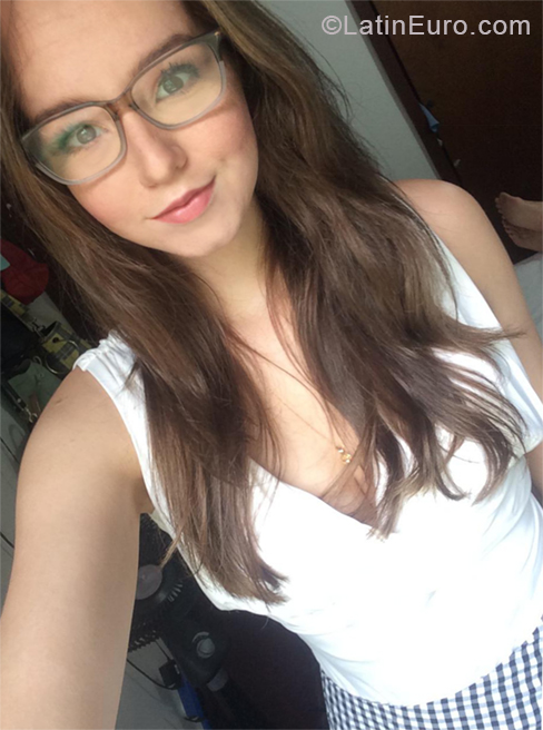 Date this hot Colombia girl Camila from Bucaramanga CO27314