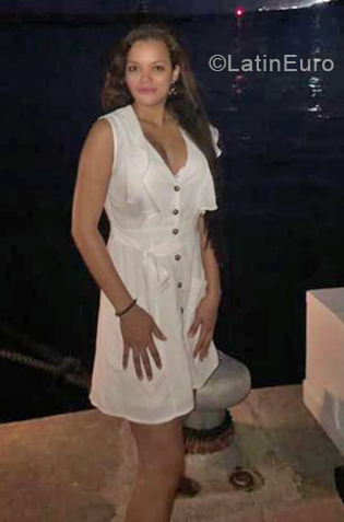 Date this voluptuous Dominican Republic girl Rose from Santo Domingo DO40466