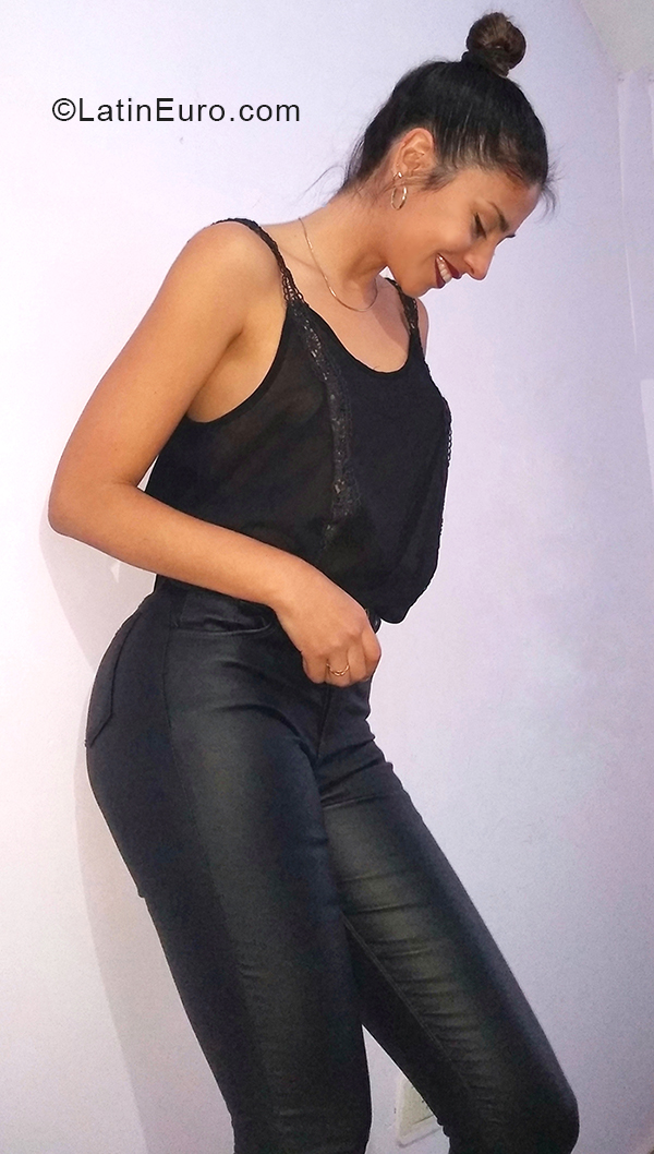 Date this pretty Argentina girl Jane from San Luis AR399