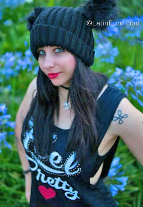 Date this athletic Argentina girl Deni from Buenos Aires AR384