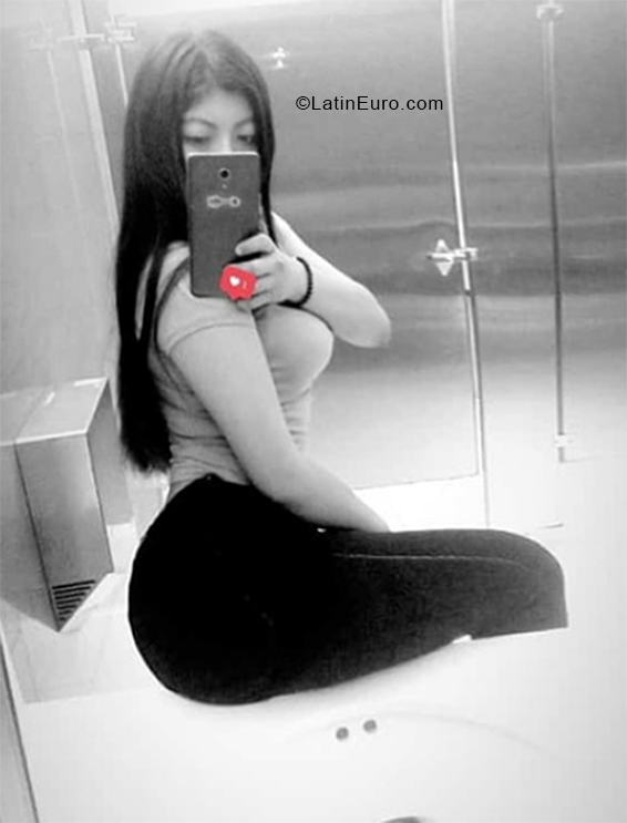 Date this gorgeous El Salvador girl Arie from San Salvador SV110