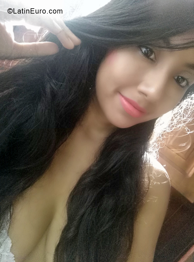 Date this georgeous Ecuador girl Sara from Quito EC477