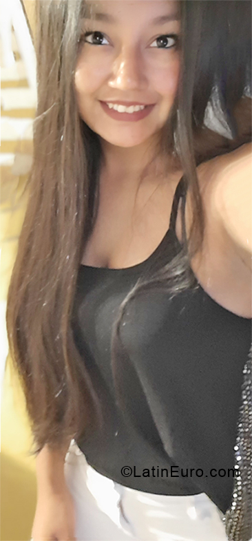 Date this lovely Argentina girl Gissel from Mendoza AR389