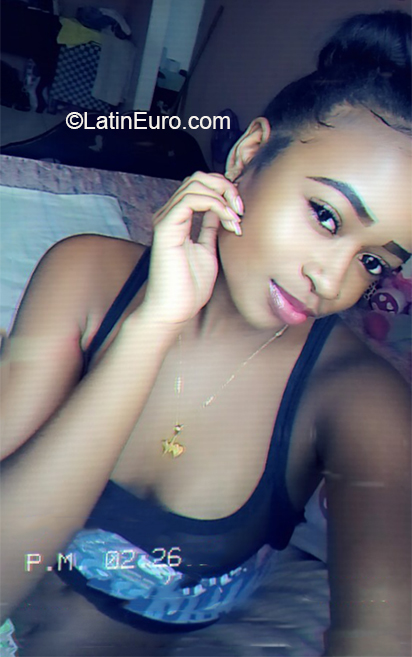 Date this nice looking Colombia girl Nia from Cali CO27194