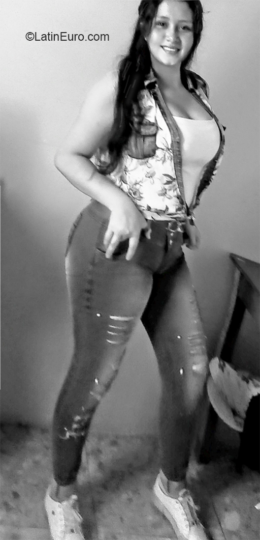 Date this hard body Colombia girl Monica from Cota CO27195