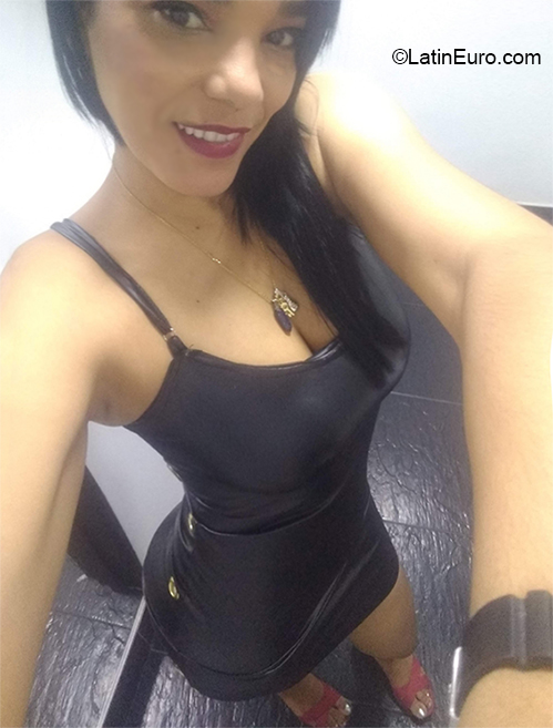 Date this hot Colombia girl Karina from Bucaramanga CO27272