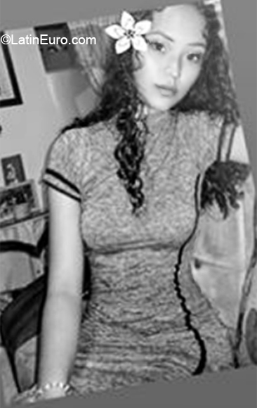 Date this athletic Colombia girl Danny from Florencia CO27217