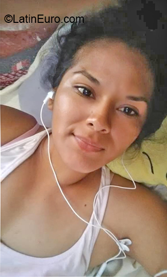 Date this nice looking Peru girl Elena from Piura PE1550