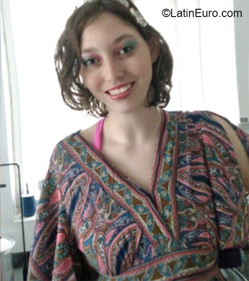 Date this funny Brazil girl Lais from Brasilia BR11370