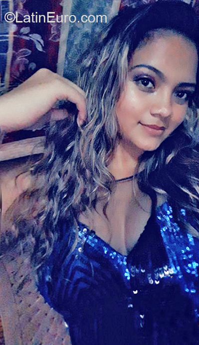 Date this good-looking Nicaragua girl Joanna from Managua NI238