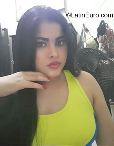Date this pretty Colombia girl Stefania from Cartagena CO27268