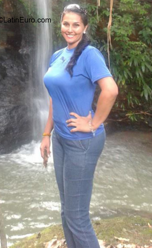 Date this charming Colombia girl Gabriela from Medellin CO27282
