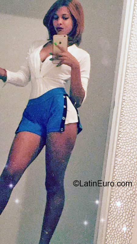 Date this passionate Dominican Republic girl Yaniris from Santo Domingo DO38070