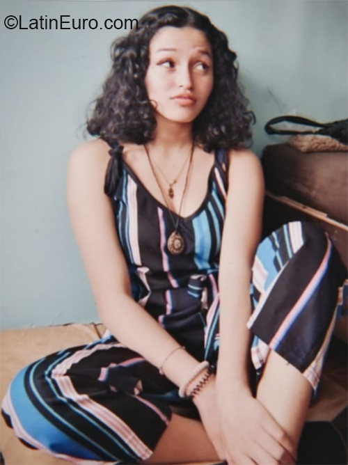 Date this stunning Colombia girl Luisa from Bogota CO27292