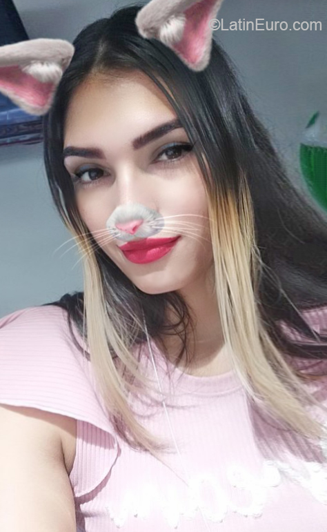 Date this attractive Colombia girl Jazmin from Pereira CO27305