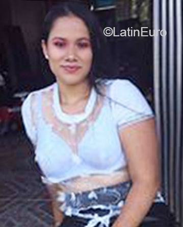 Date this voluptuous Colombia girl Shari from Pereira CO27304