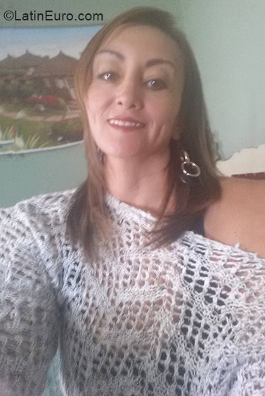 Date this beautiful Ecuador girl Edith from Quito EC490
