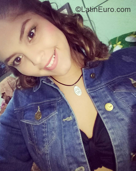 Date this exotic Ecuador girl Alejandra from Quito EC491