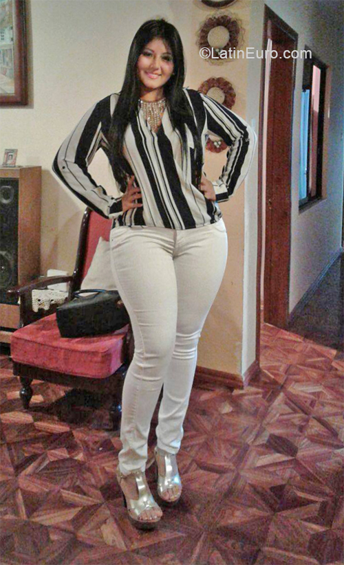Date this lovely Ecuador girl Roxana from Manta EC493