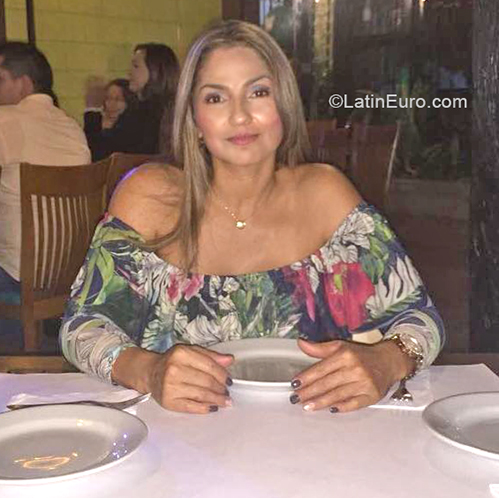 Date this fun Colombia girl Rocio from Cali CO27332