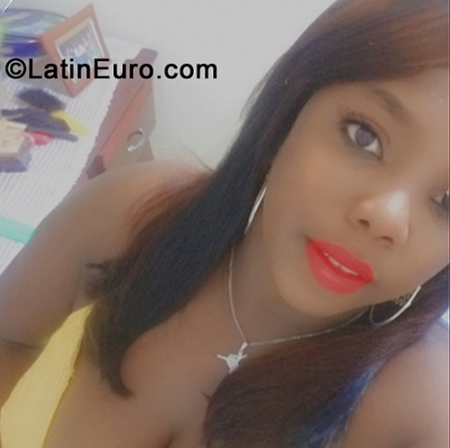 Date this voluptuous Dominican Republic girl Estefany from Santo Domingo DO38141