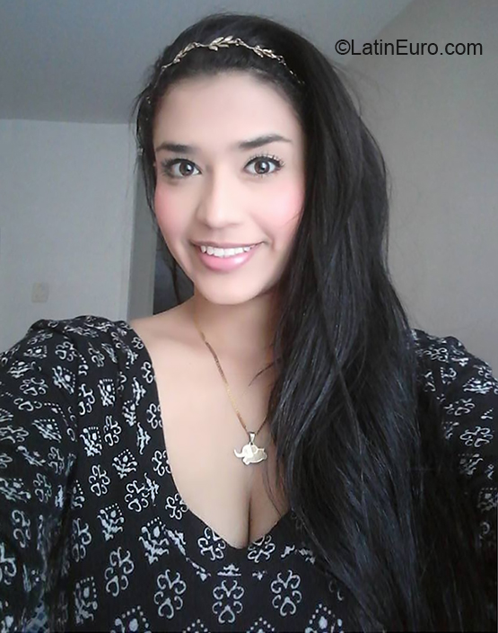 Date this passionate Colombia girl Alexandra from Bucaramanga CO27345