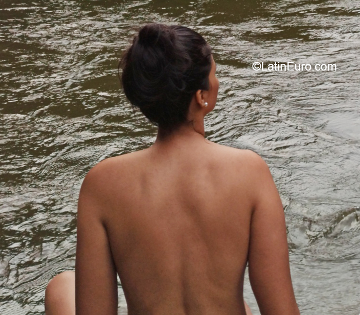 Date this gorgeous Colombia girl Laura from Bogota CO27371