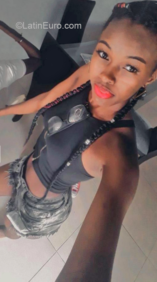 Date this sultry Colombia girl Hepril from Cali CO27386